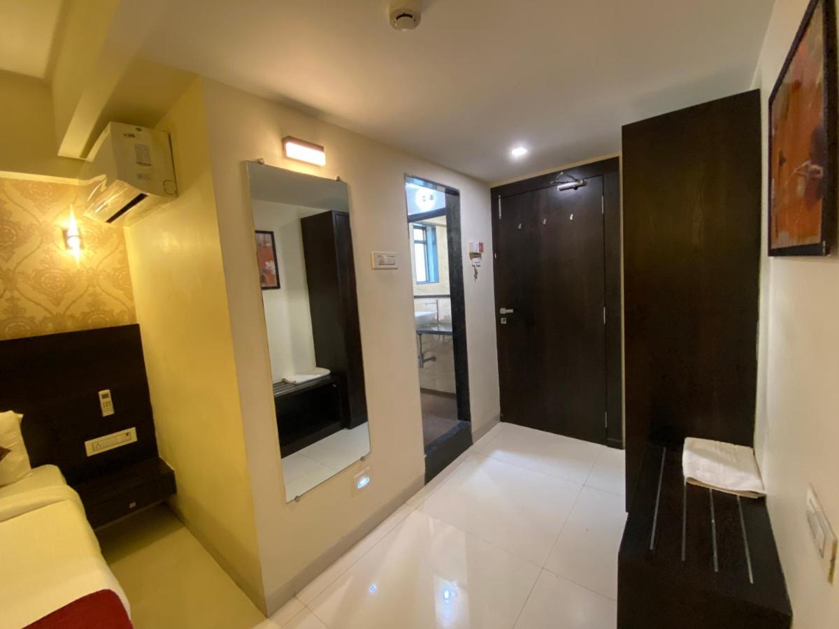 Hotel Singh'S By Wb Inn, Vashi, 나비뭄바이 외부 사진