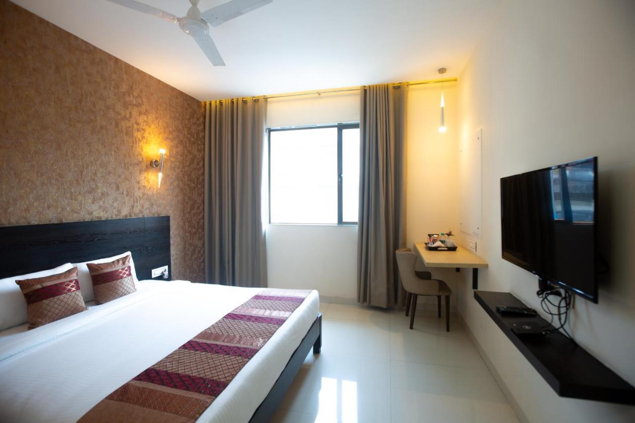 Hotel Singh'S By Wb Inn, Vashi, 나비뭄바이 외부 사진