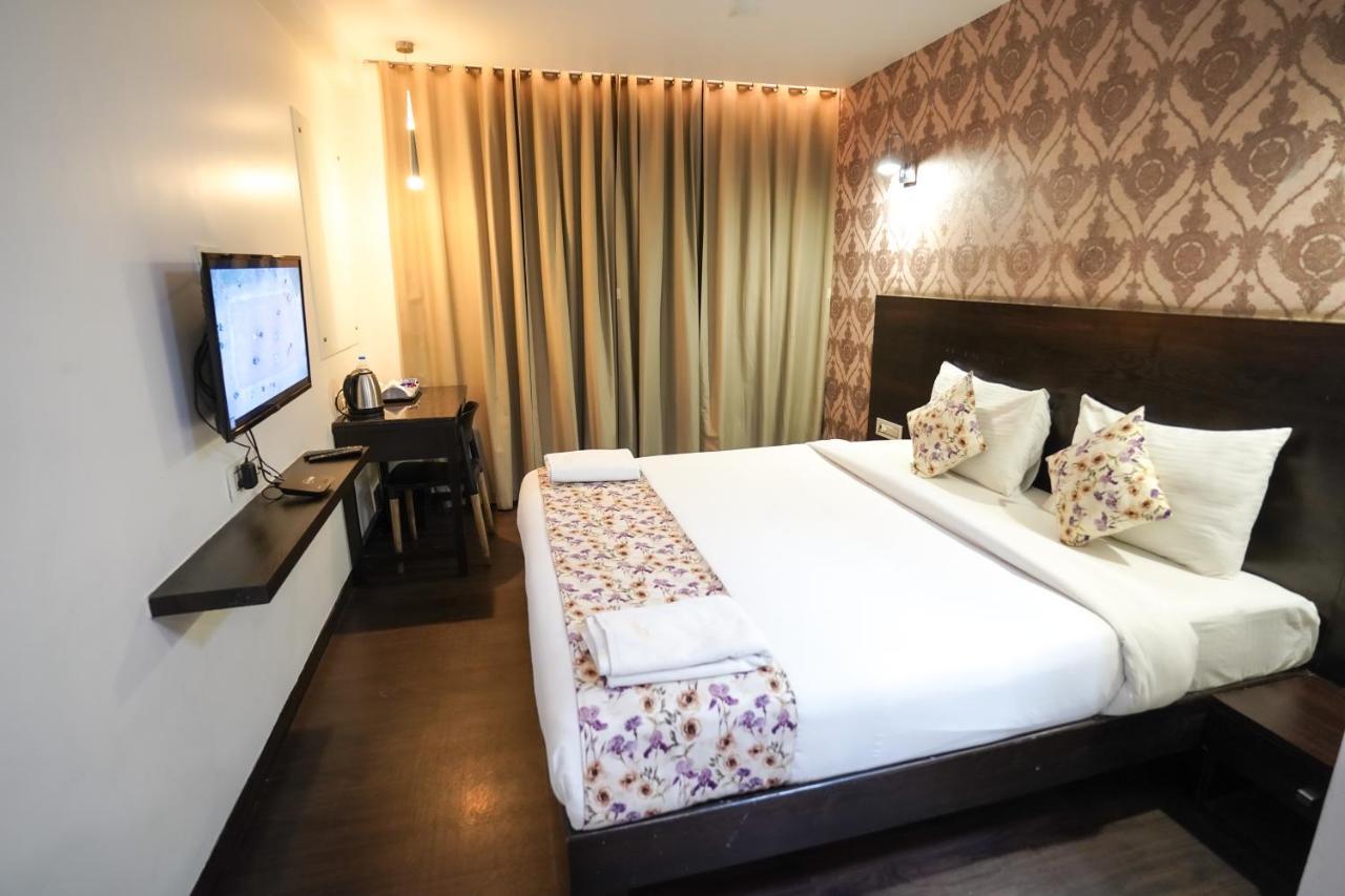 Hotel Singh'S By Wb Inn, Vashi, 나비뭄바이 외부 사진